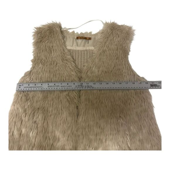 Belldini Neutral Beige Faux Fur Preppy Winter Vest Size L - Picture 6 of 7